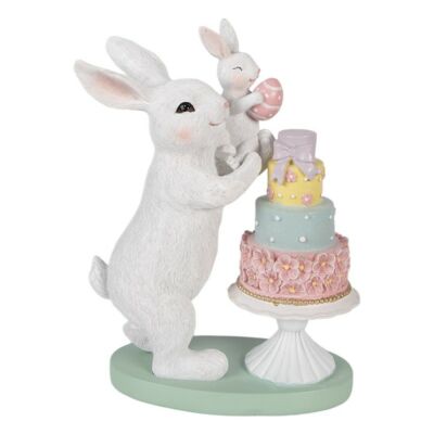 Tortát díszítő kis nyuszi nyuszimamával